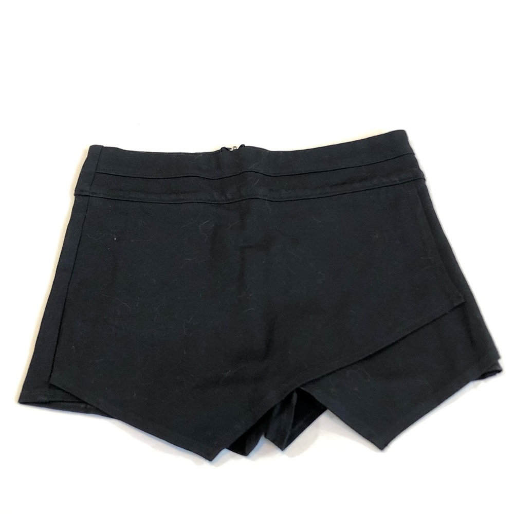 Asymmetrical hem SKORT